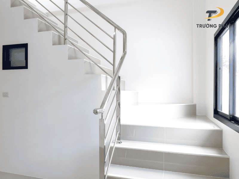 mau-lan-can-inox-cau-thang-an-toan